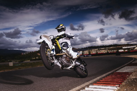 14409 701 SUPERMOTO Action.420 480