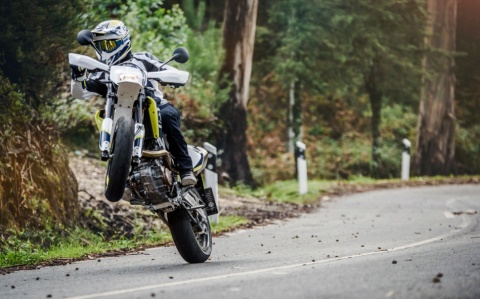 14450 701 SUPERMOTO Action.461 480