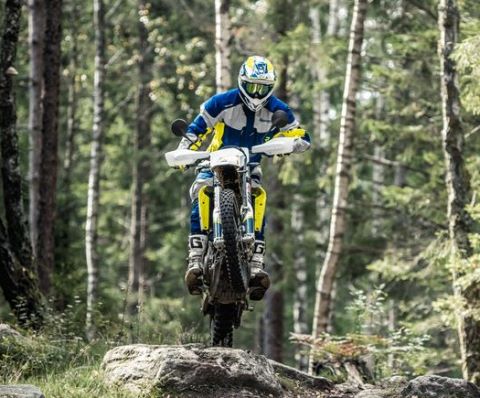 26326 701 Enduro 2017 Action 480