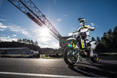 26327 701 Supermoto 2017 Action 480