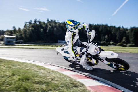 26328 701 Supermoto 2017 Action 480