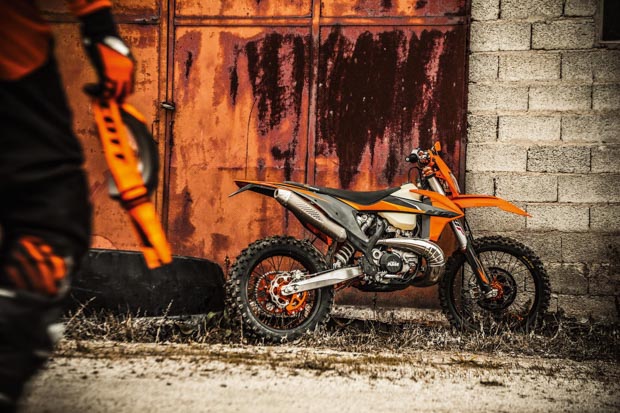 ktm 300 exc tpi my21 action 1