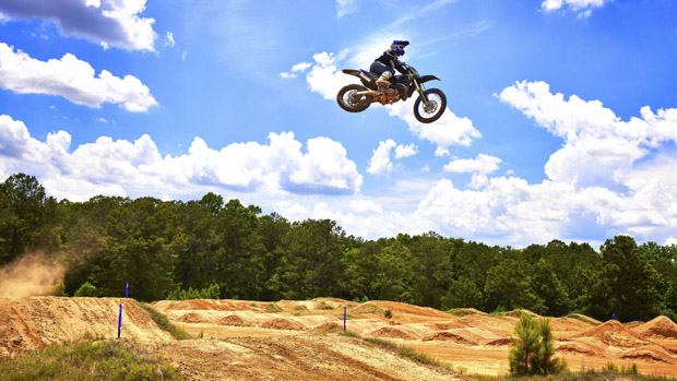 2022 yam yz250lcsv eu yb act 007 03 preview 16