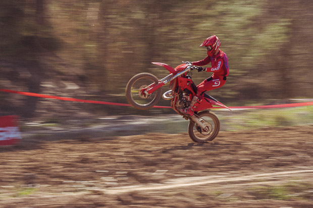 104487 mc 125 motocross my26 action 109