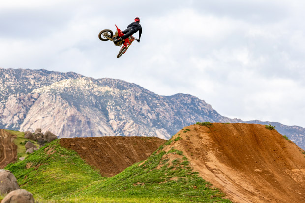 25 honda crf250r action 17 9
