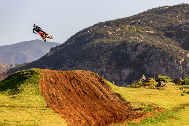25 honda crf250r action 22 15