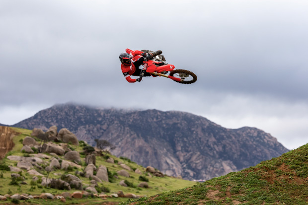 25 honda crf450r action 15 53