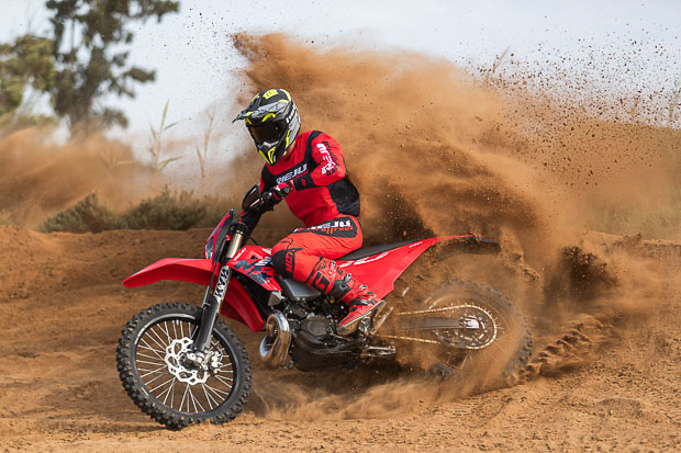 mr racing action2 8