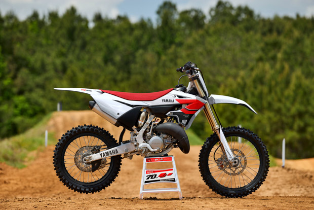 2026 yamaha yz125lcsv eu anniversary white static 001 03 5
