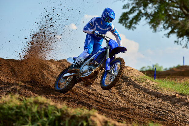 2026 yamaha yz450f eu icon blue action 006 03 13