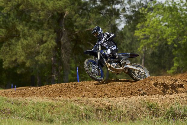 2027 yam yz250fsv eu yb act 002 03 preview 16