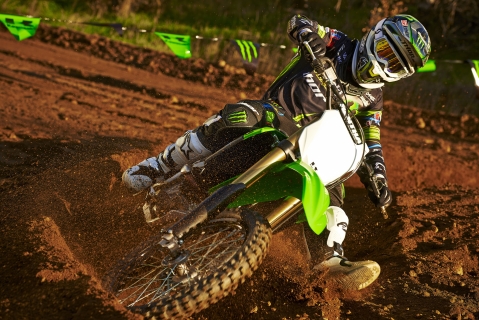 14 KX250F Action04 klein