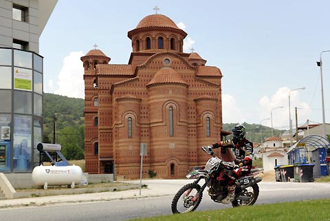 2013-06-wm-griechenland1-Kirche