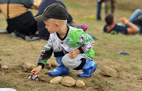 2015 09 isde 6 spielzeug