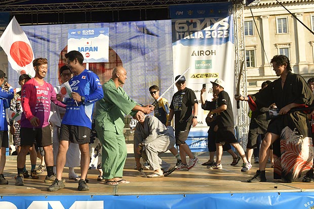 2025 08 22 ambiente eröffnungsfeier team japan samurai