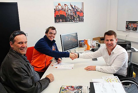 Walkner signs rally until2017