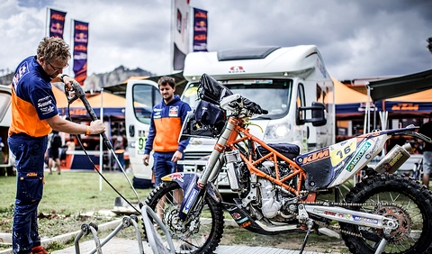 Mechanic Walkner Bivouac dakar2017