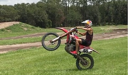 Roczen wheelie48