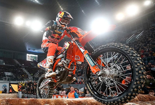 webb indoor ktm