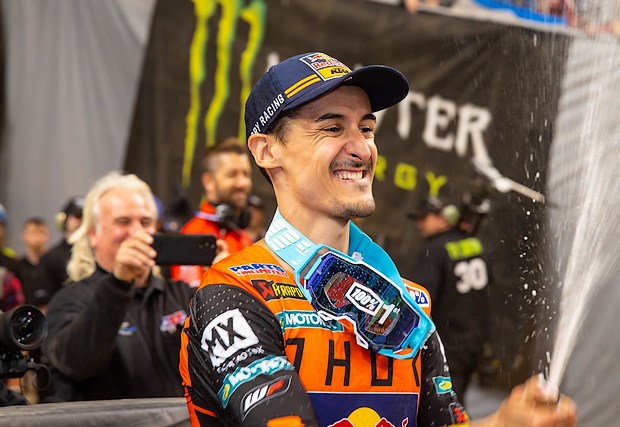 musuqin celebrates stlouis victory