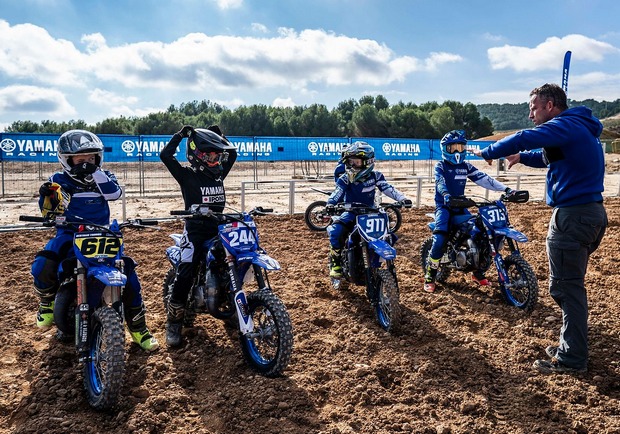 yamaha blucru yz