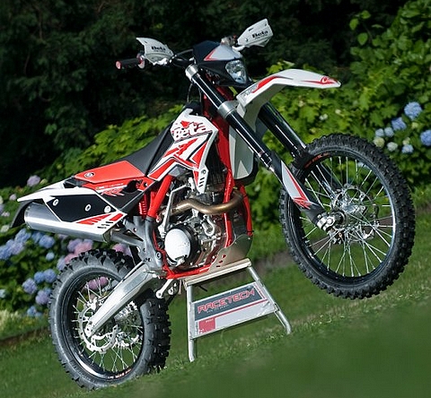 Beta450RR_front-right-2011