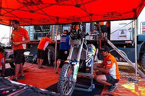KTM_service_Dakar-2011