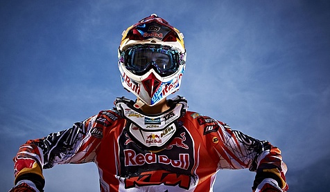 Musquin_redb_posing-2011