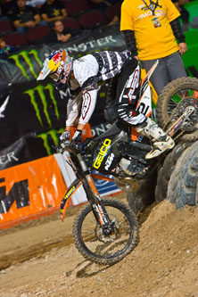 2010-11-Vegas_Aaron_Ruiz_photo