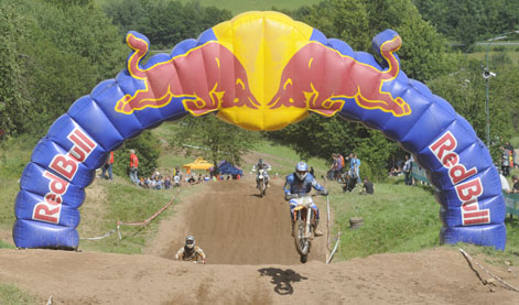2011-6-gcc-mernes-Schulz_im_Red_Bull_Bogen_copy