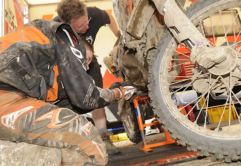 2011-8-isde-1-auspuff-platt