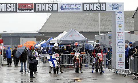 2011-8-isde-4-start_im_Regen
