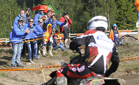 2011-8-isde-6-Deutsches_Team_hat_Grund_zum_Jubeln