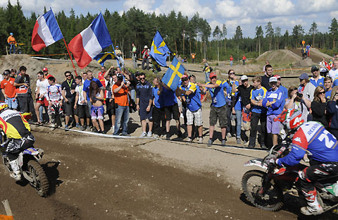 2012-02-ISDE-Fan-action2